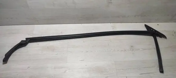 Audi TT TTS Mk2 Rubber seal front coupe door window 8J0837479