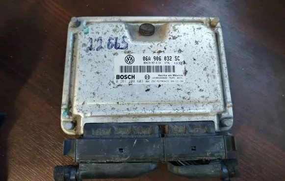 Volkswagen New Beetle Engine control unit/module 06a906032sc 0261208603