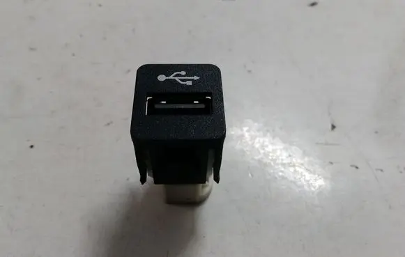 BMW 1 F20 F21 USB socket connector 922929401