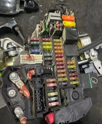 BMW 5 E60 E61 Fuse module 6906603