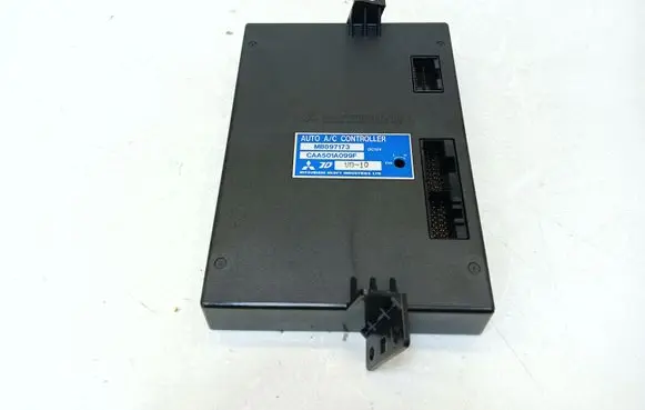 Mitsubishi 3000 GT Air conditioner control unit module MB897173