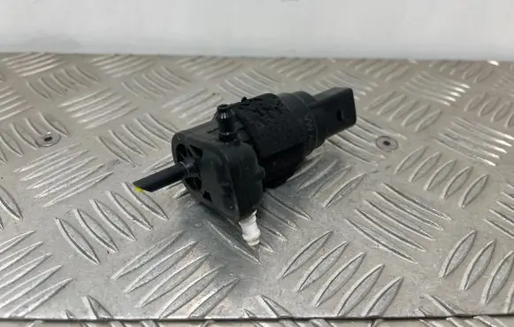 Audi A7 S7 4K8 Windscreen/windshield washer pump 8K9955647