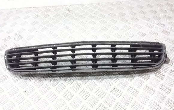 Opel Zafira B Front bumper lower grill 13124978