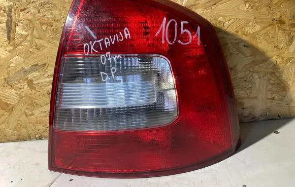 Skoda Octavia Mk2 (1Z) Rear/tail lights 1Z5945096B