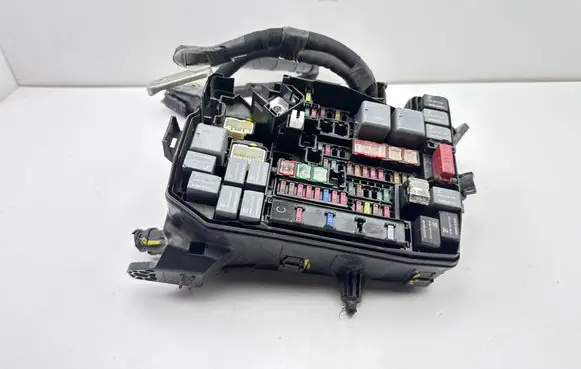 Toyota Auris E180 Fuse box set 602730