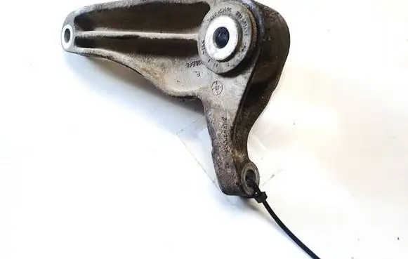 Engine mounting bracket