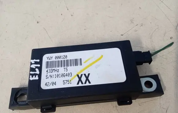 Land Rover Discovery 3 - LR3 Antenna control unit YWY000120