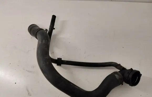 Volkswagen PASSAT B6 Engine coolant pipe/hose