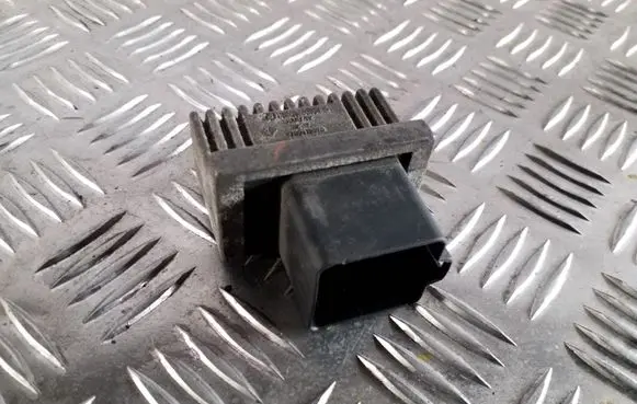 Opel Vivaro Glow plug pre-heat relay 7700115076