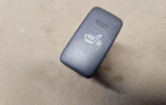 Toyota Hilux (AN10, AN20, AN30) Seat heating switch