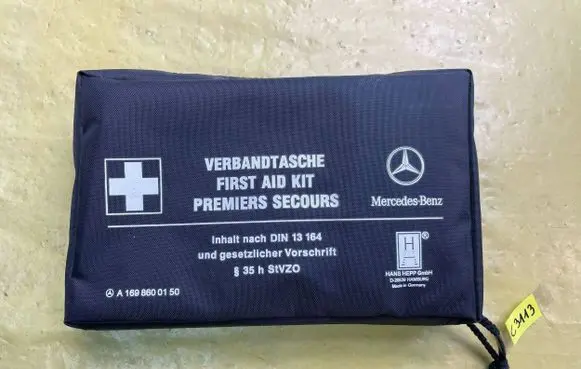 Mercedes-Benz C W204 First aid kit A1698600150