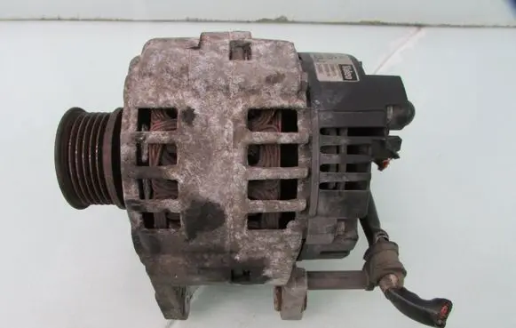 Volkswagen Golf IV Generator/alternator 030903023J