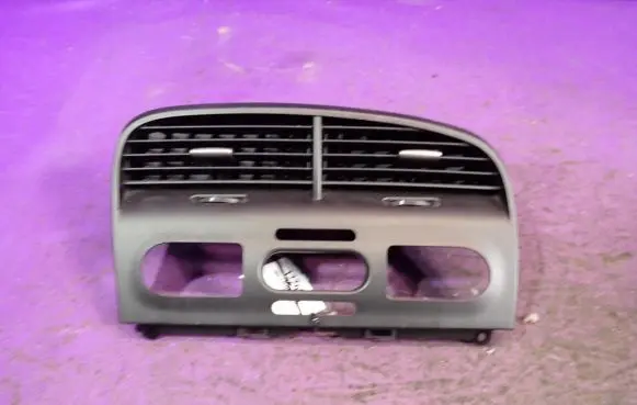 Seat Toledo III (5P) Dashboard air vent grill cover trim 5P1819110J