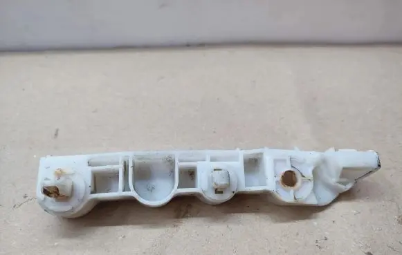 Peugeot 4007 Front bumper mounting bracket