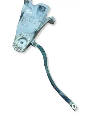 BMW 5 E60 E61 Engine mounting bracket 6770634