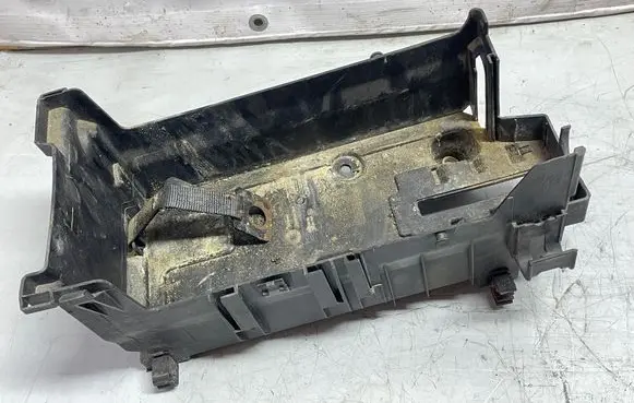 Opel Insignia A Battery box tray 22818746