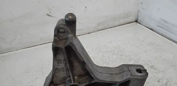 Opel Zafira A Gearbox mounting bracket 24407004