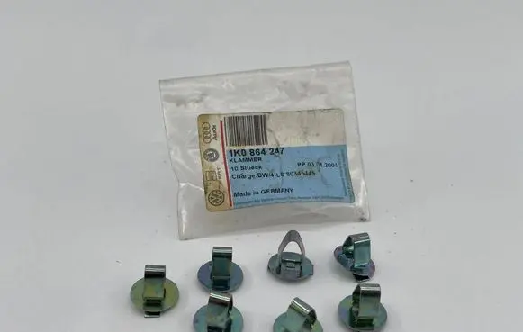 Volkswagen Golf V Floor mat clip fixing clamp 1K0864247