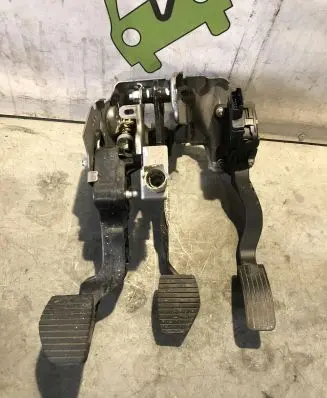 Opel Crossland X Brake pedal