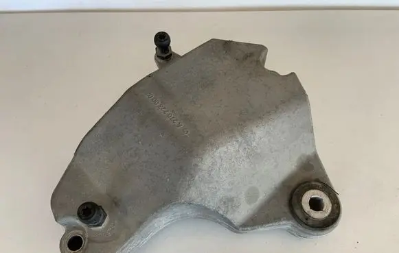Mercedes-Benz CLA C117 X117 W117 Engine mounting bracket A2702230002