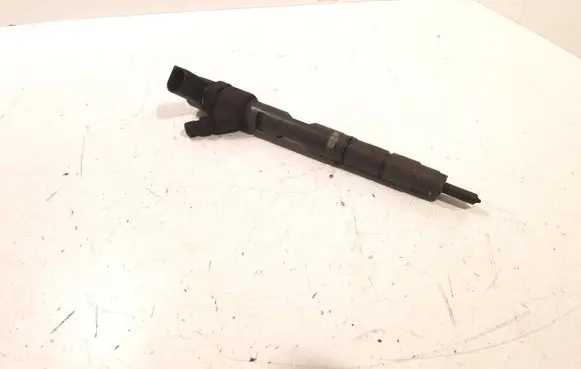 Audi A8 S8 D3 4E Fuel injector 057130277M