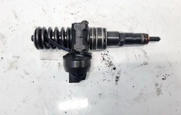 Skoda Superb B5 (3U) Fuel injector 038130073BJ