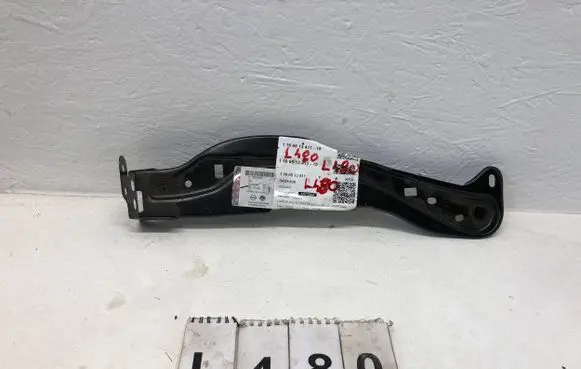 Opel Crossland X Front bumper mounting bracket 39054945