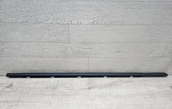 KIA Sorento Front door trim (molding) 82220C5000