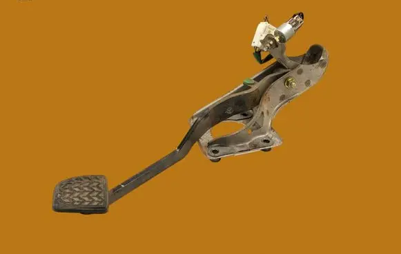 Toyota RAV 4 (XA20) Brake pedal 