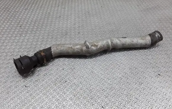 Volkswagen PASSAT B6 Engine coolant pipe/hose