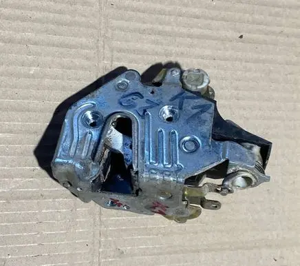 Mercedes-Benz E W124 Front door lock 