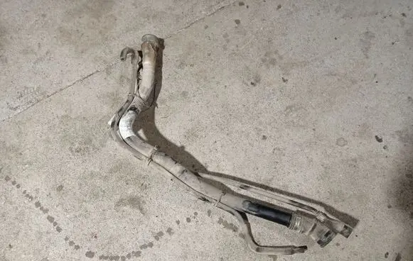 Volvo S60 Fuel tank filler neck pipe 9485023