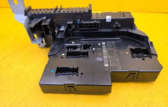 Mercedes-Benz E W212 Fuse box set 2129004022