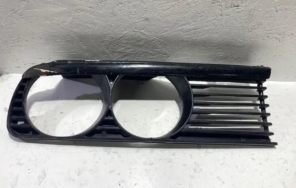 BMW 3 E30 Under headlight/headlamp trim 18760920 1876092
