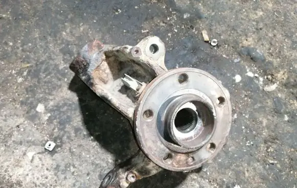 Front wheel hub