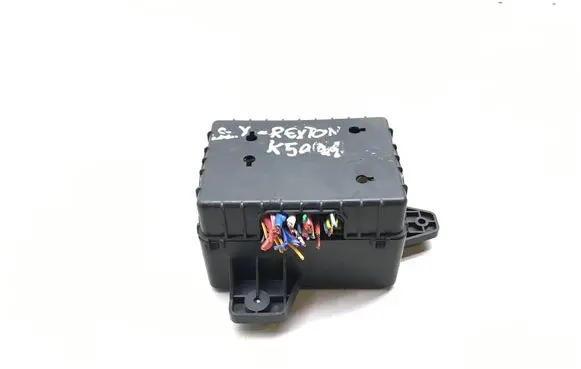SsangYong Rexton Fuse module 8211008000 K5031