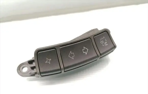 Steering wheel buttons/switches