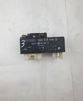 Volkswagen Golf III Coolant fan relay 1H0919506B 898673