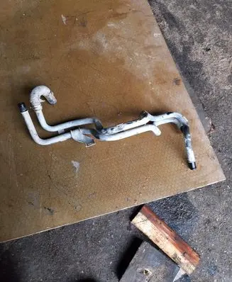 Volkswagen PASSAT B6 Engine coolant pipe/hose