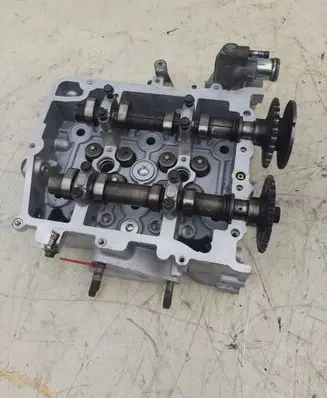 Subaru Outback Engine head EE20Z