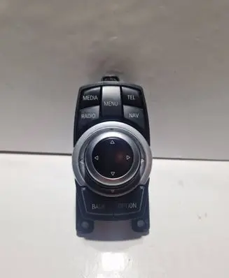 Head unit multimedia control