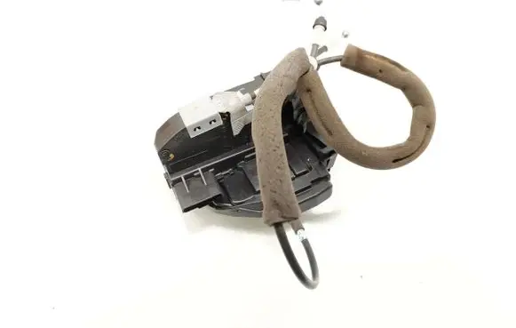 Nissan Juke I F15 Rear door lock