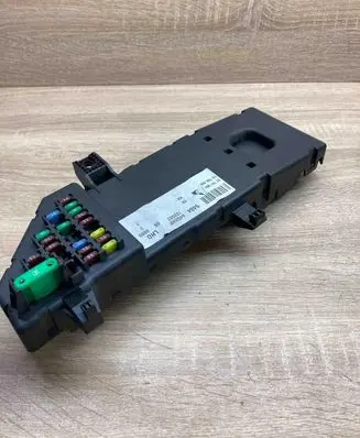 Opel Signum Fuse module 13181984 13199490 84GEHP