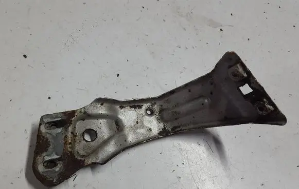 Volkswagen Jetta VI Fender mounting bracket 