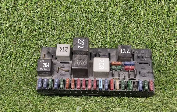 Audi 80 90 S2 B4 Fuse module 443941822B