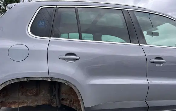 Volkswagen Tiguan Rear door
