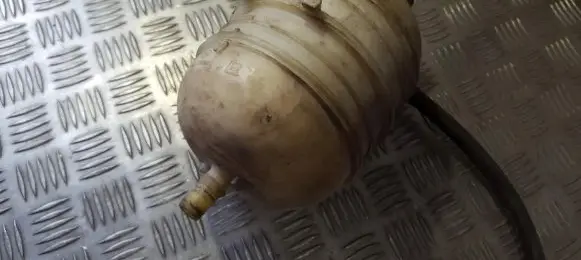 Coolant expansion tank/reservoir