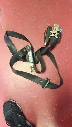 Mercedes-Benz ML W163 Front seatbelt 33008414