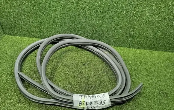 Renault Trafic III (X82) Sliding door rubber seal 