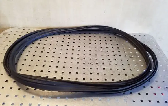 Subaru Forester SH Trunk rubber seal (body) 